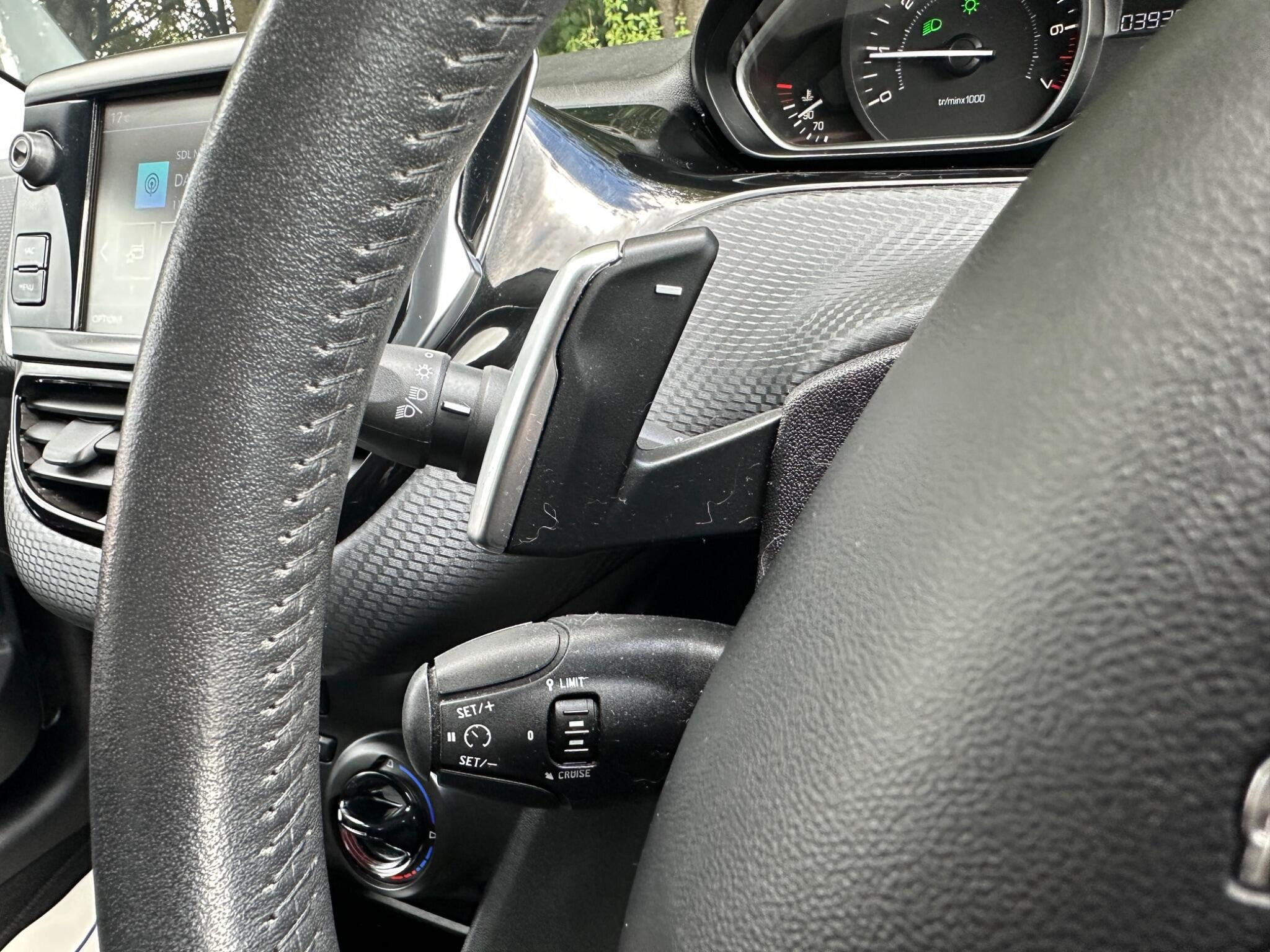 Peugeot 208 view 30