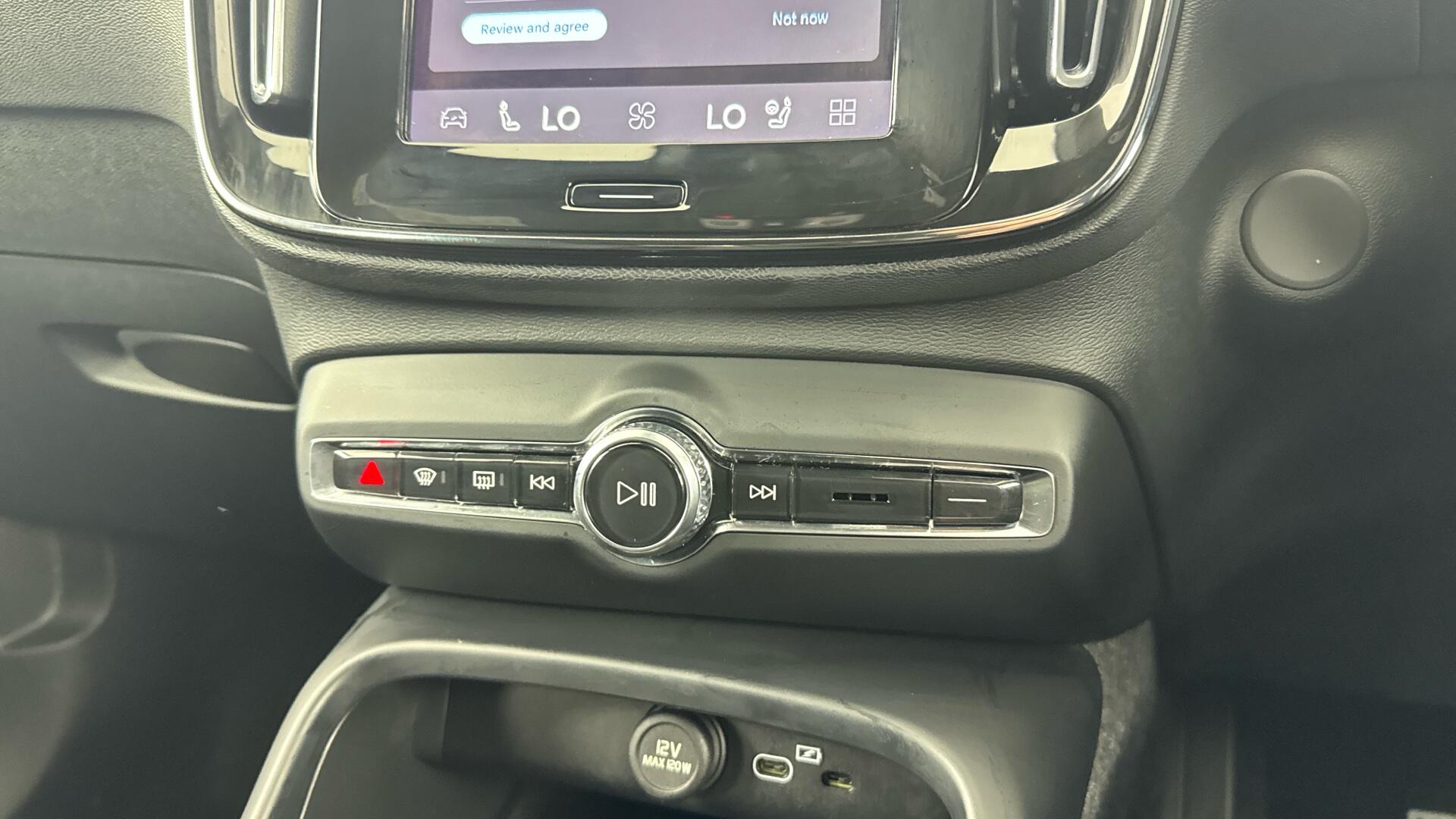 Volvo EX40 view 29