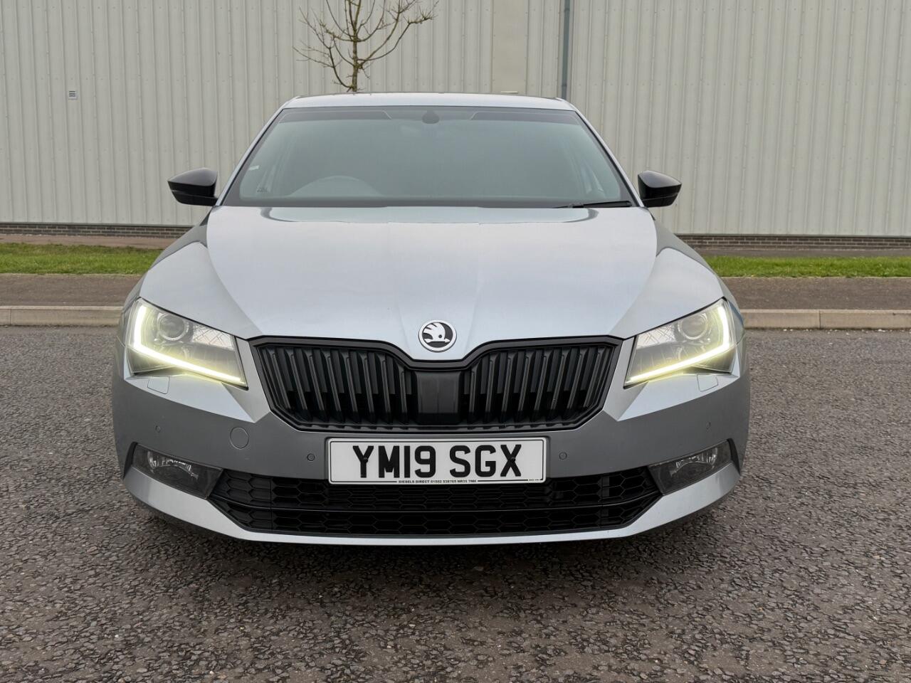 Skoda Superb view 3