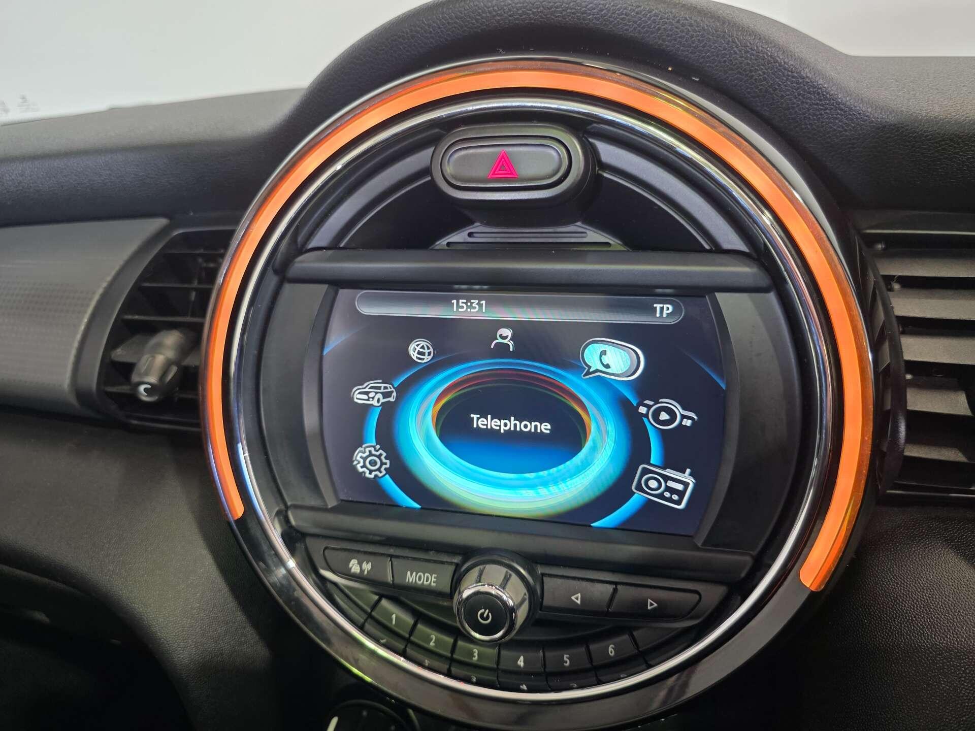 Mini Convertible view 29
