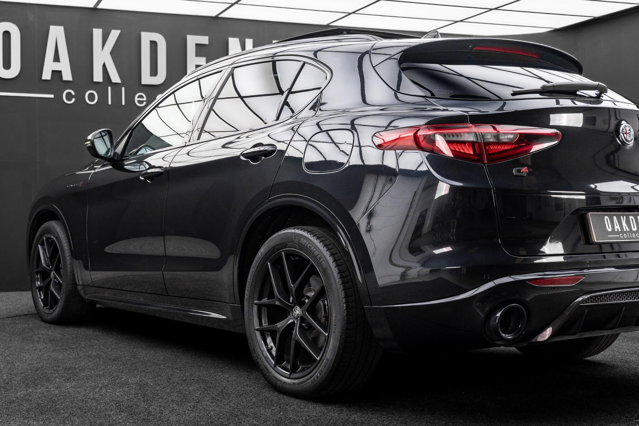 Alfa Romeo Stelvio view 23