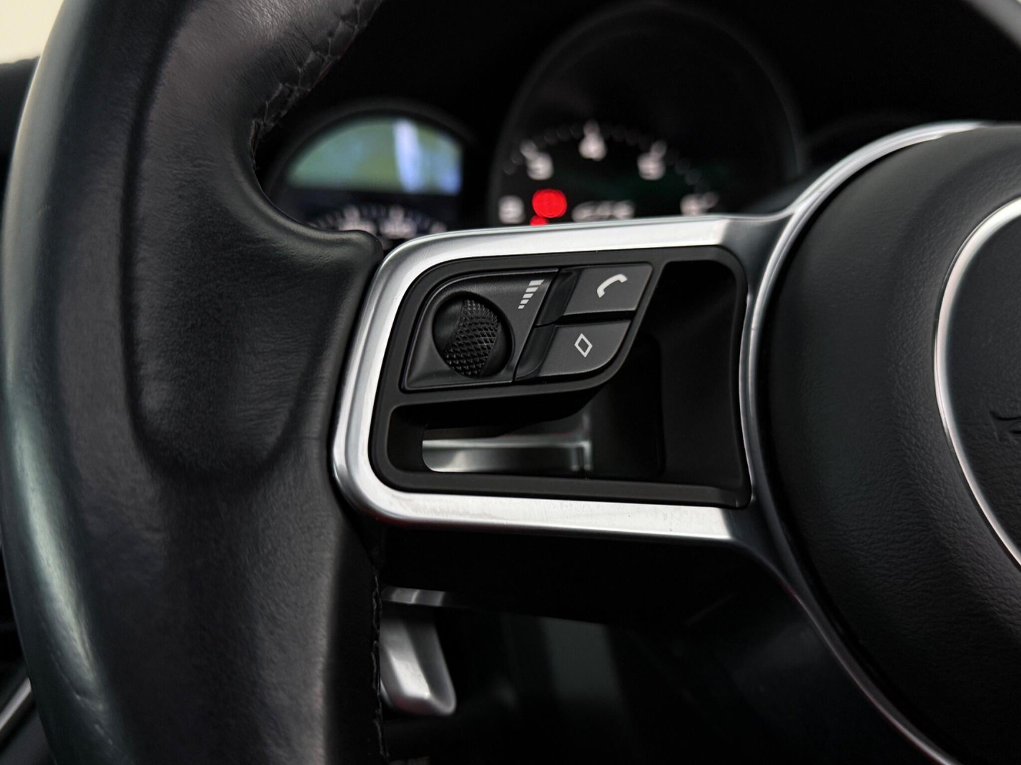 Porsche Macan view 26