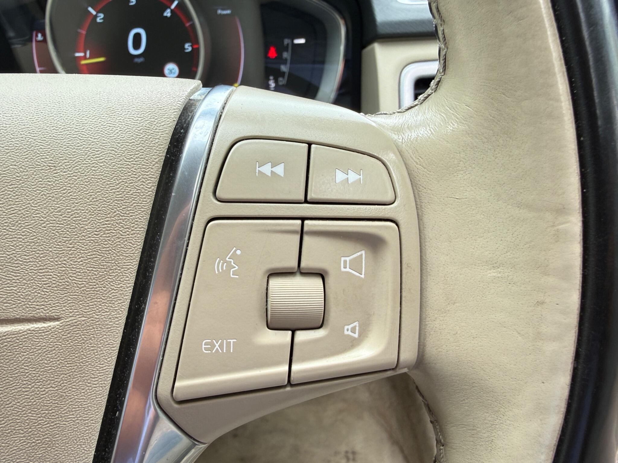 2015 Volvo S80 image 28