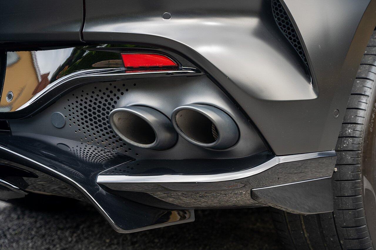 Aston Martin DBX view 19