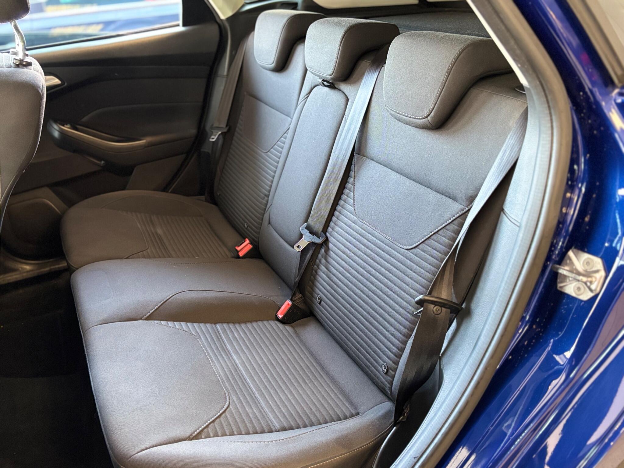 Ford Focus view 14