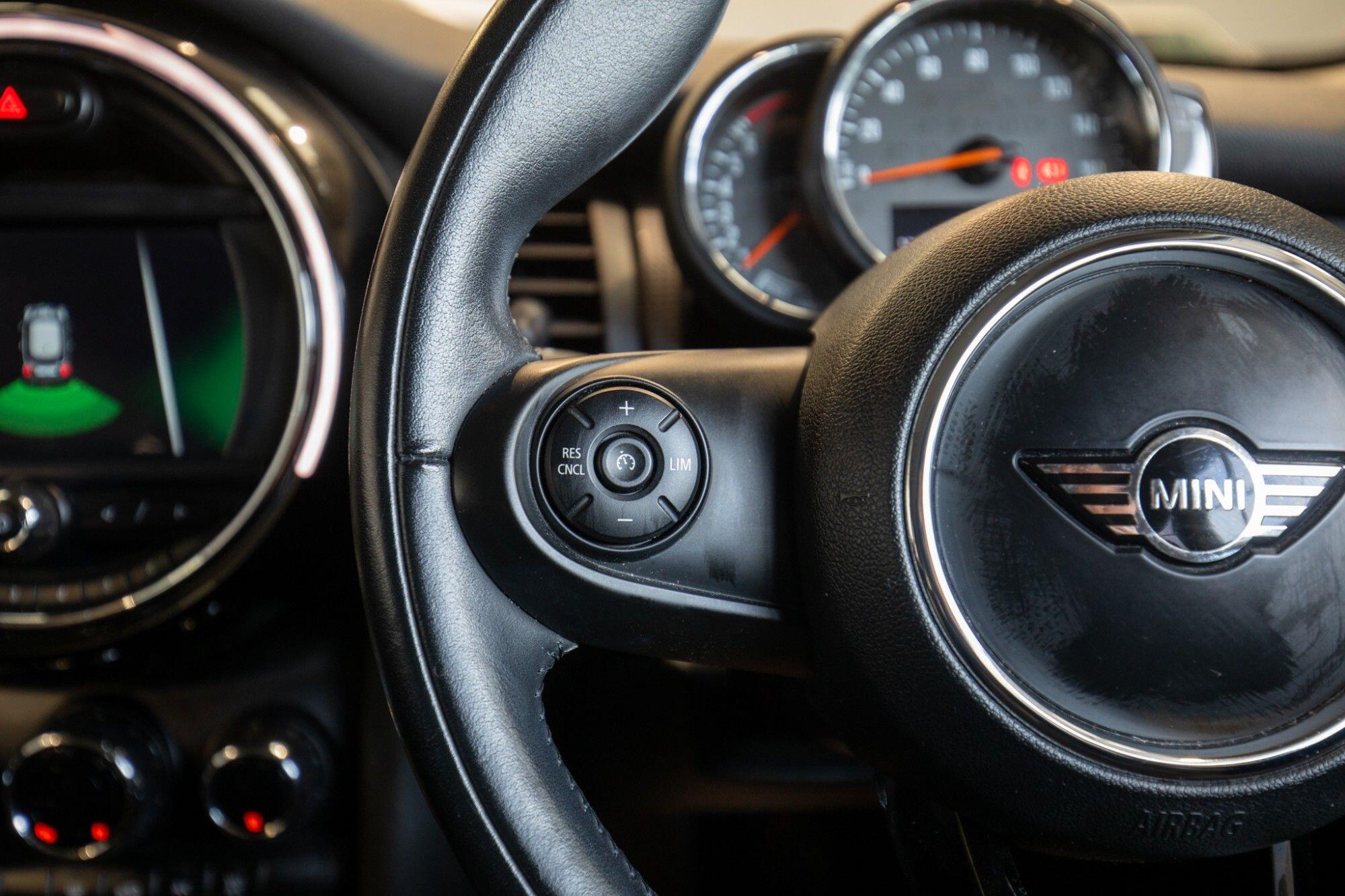 Mini Hatch view 15
