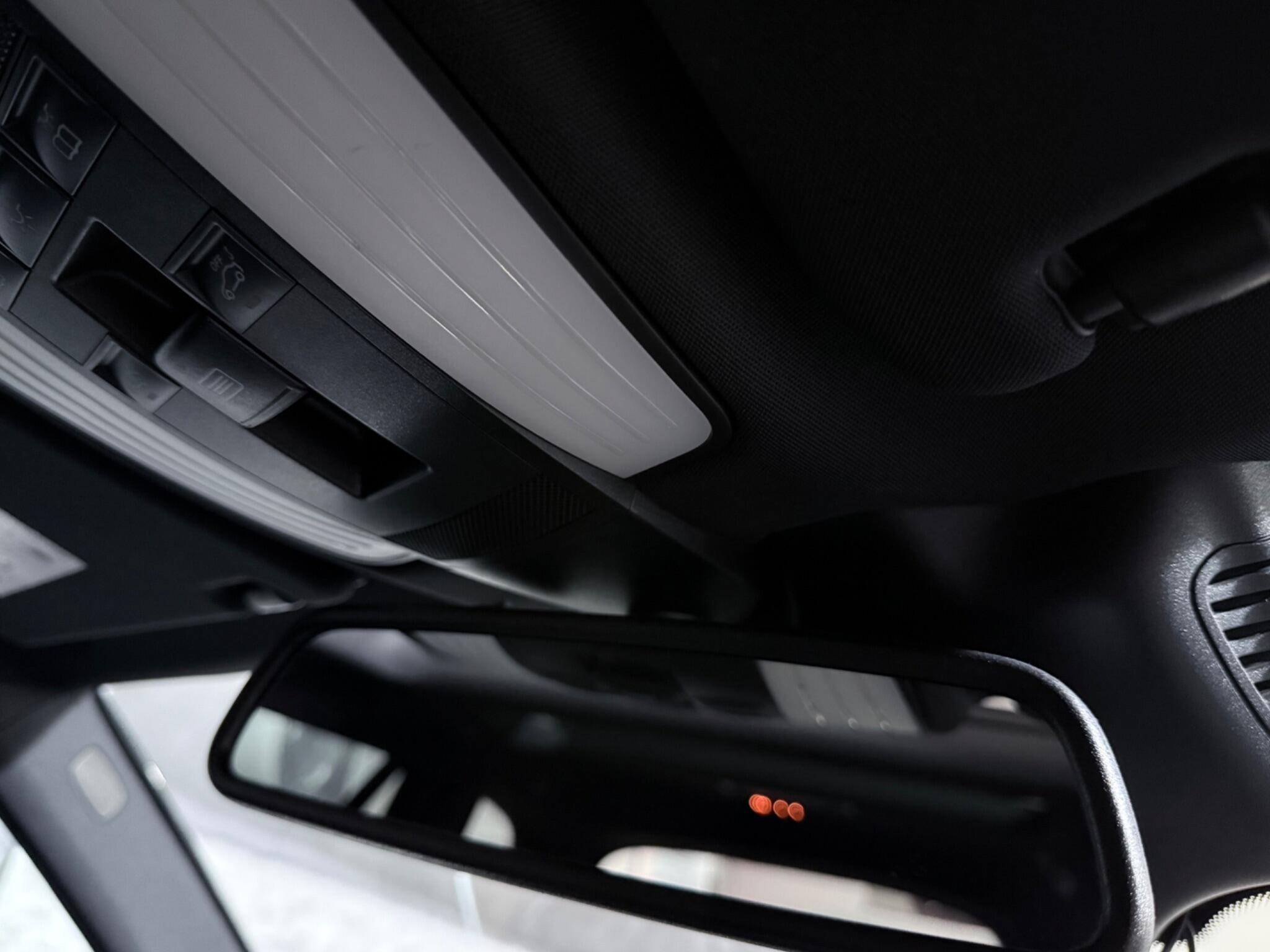Mercedes-Benz E-Class view 52