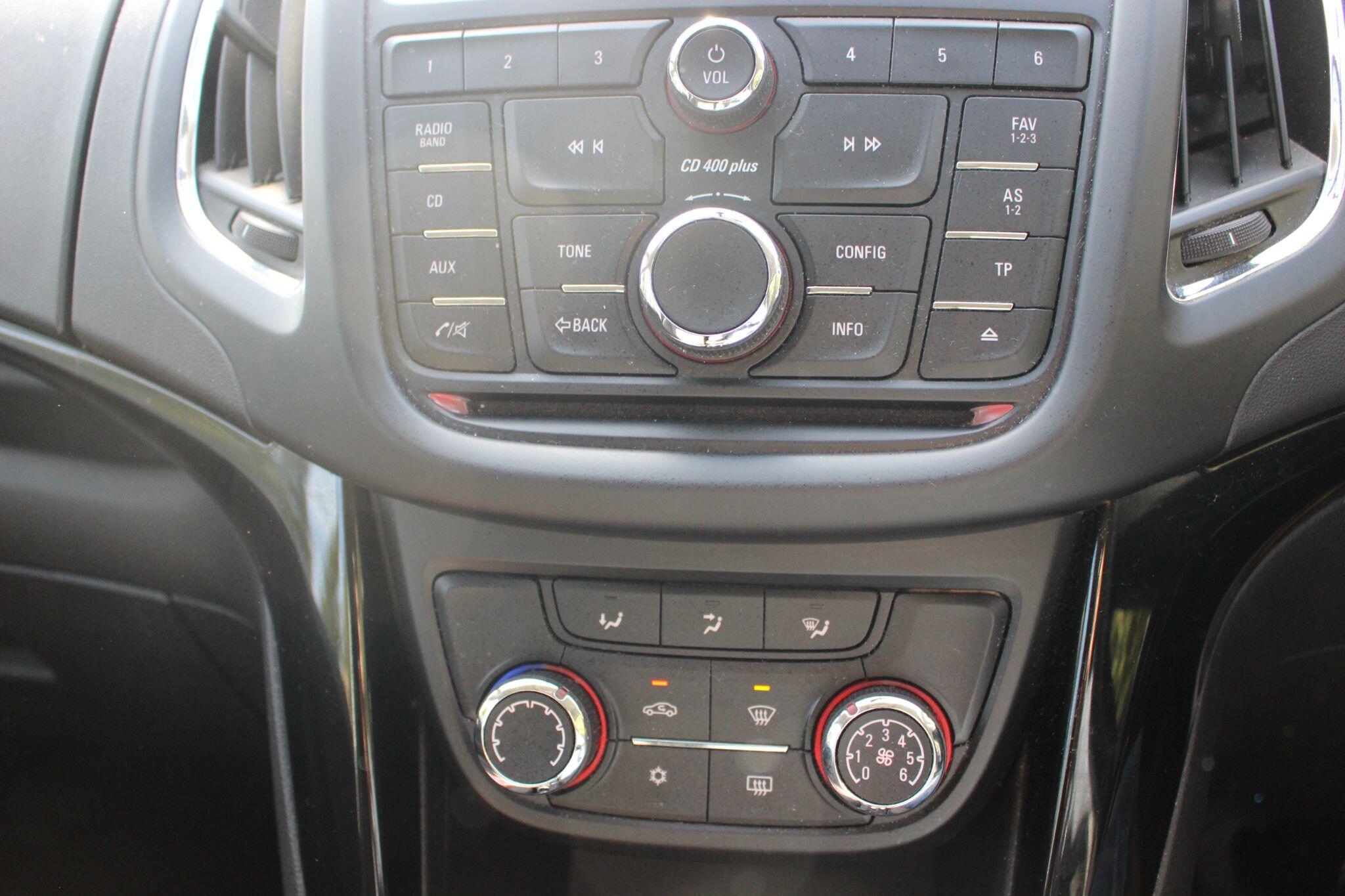Vauxhall Zafira Tourer view 28