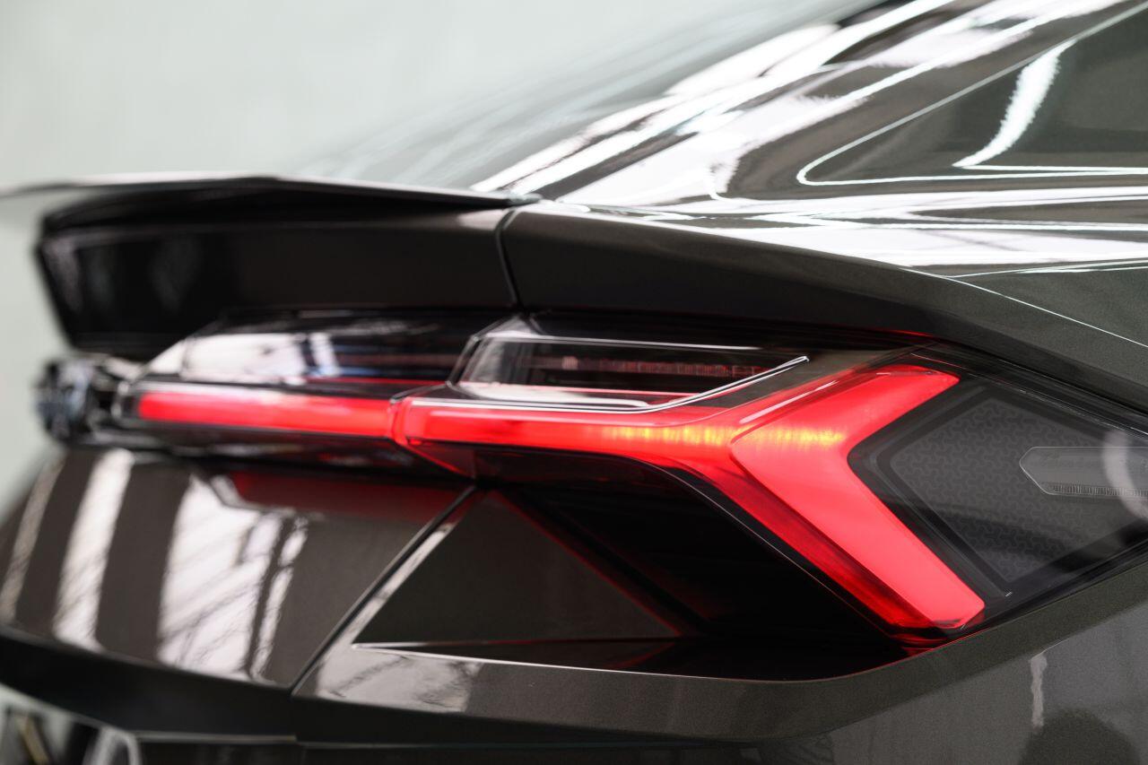 Lamborghini Urus view 8