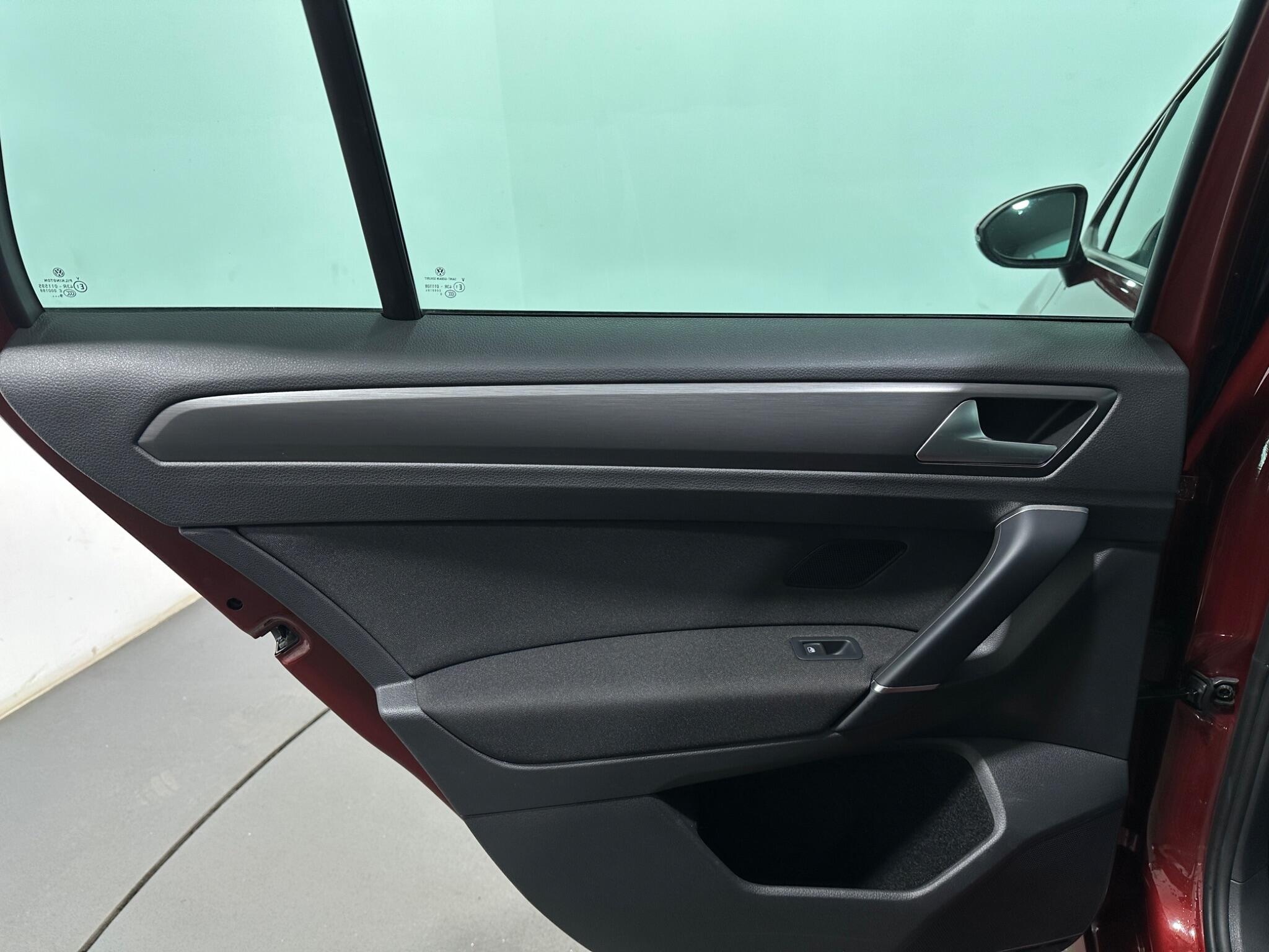 Volkswagen Golf Sportsvan view 40