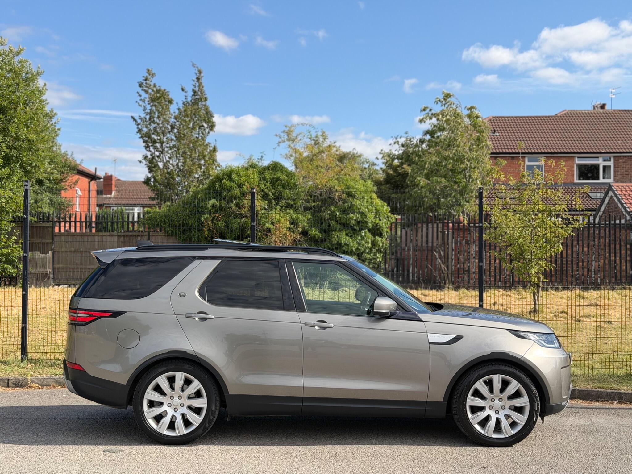Land Rover Discovery view 13