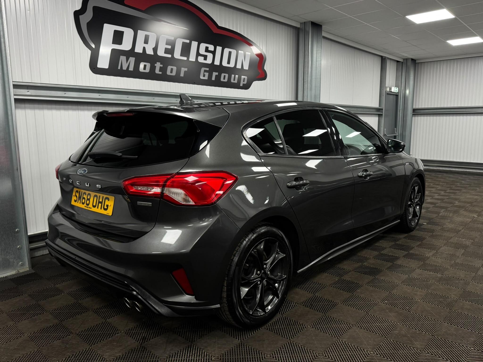 Ford Focus view 15
