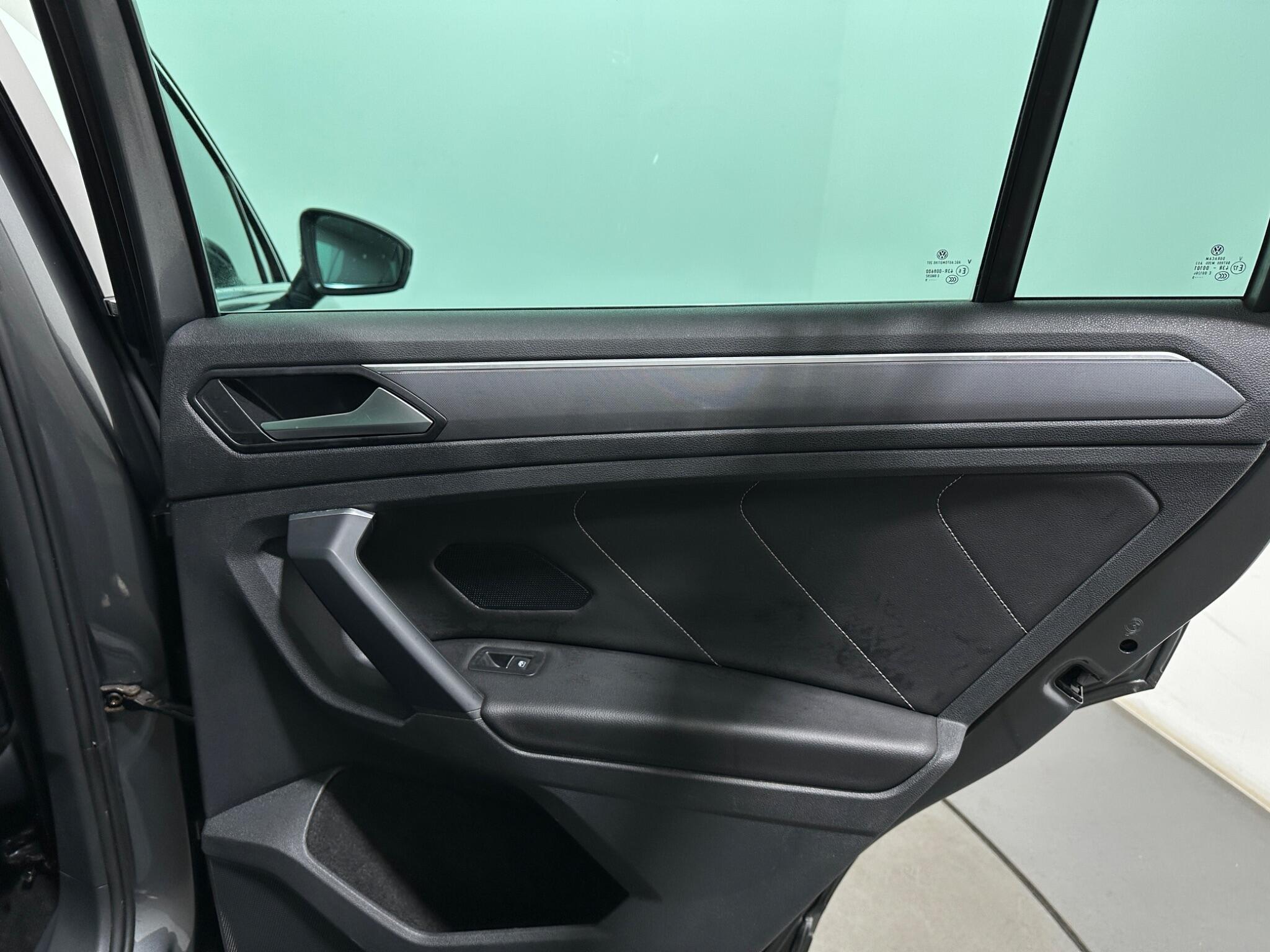 Volkswagen Tiguan view 45