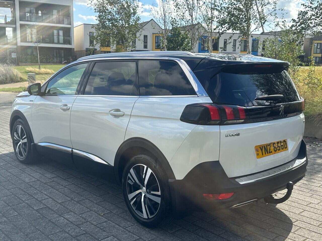 Peugeot 5008 view 4