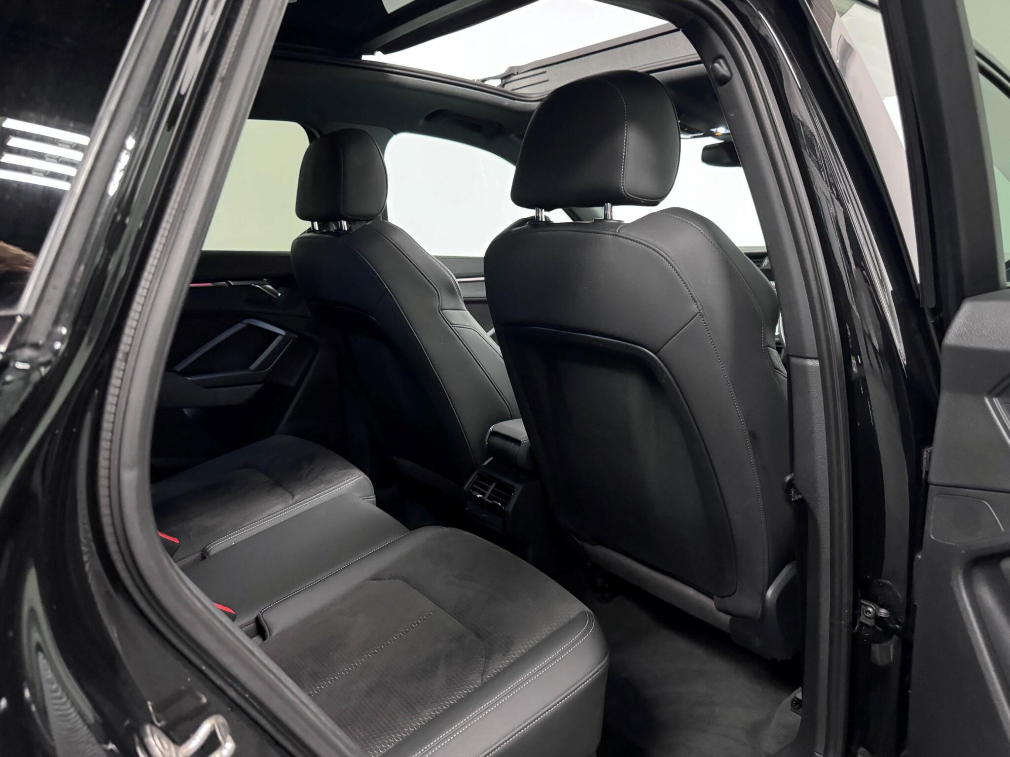 Audi Q3 view 28