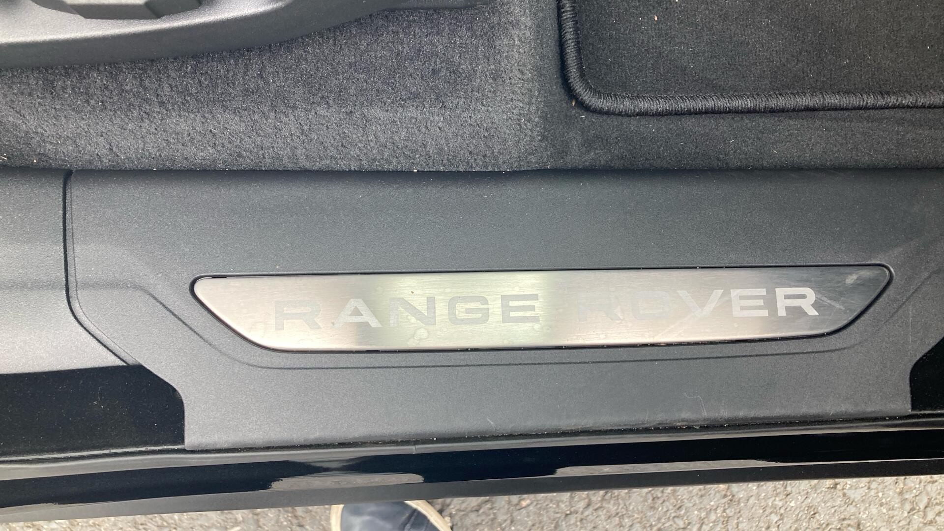 Land Rover Range Rover Velar view 39