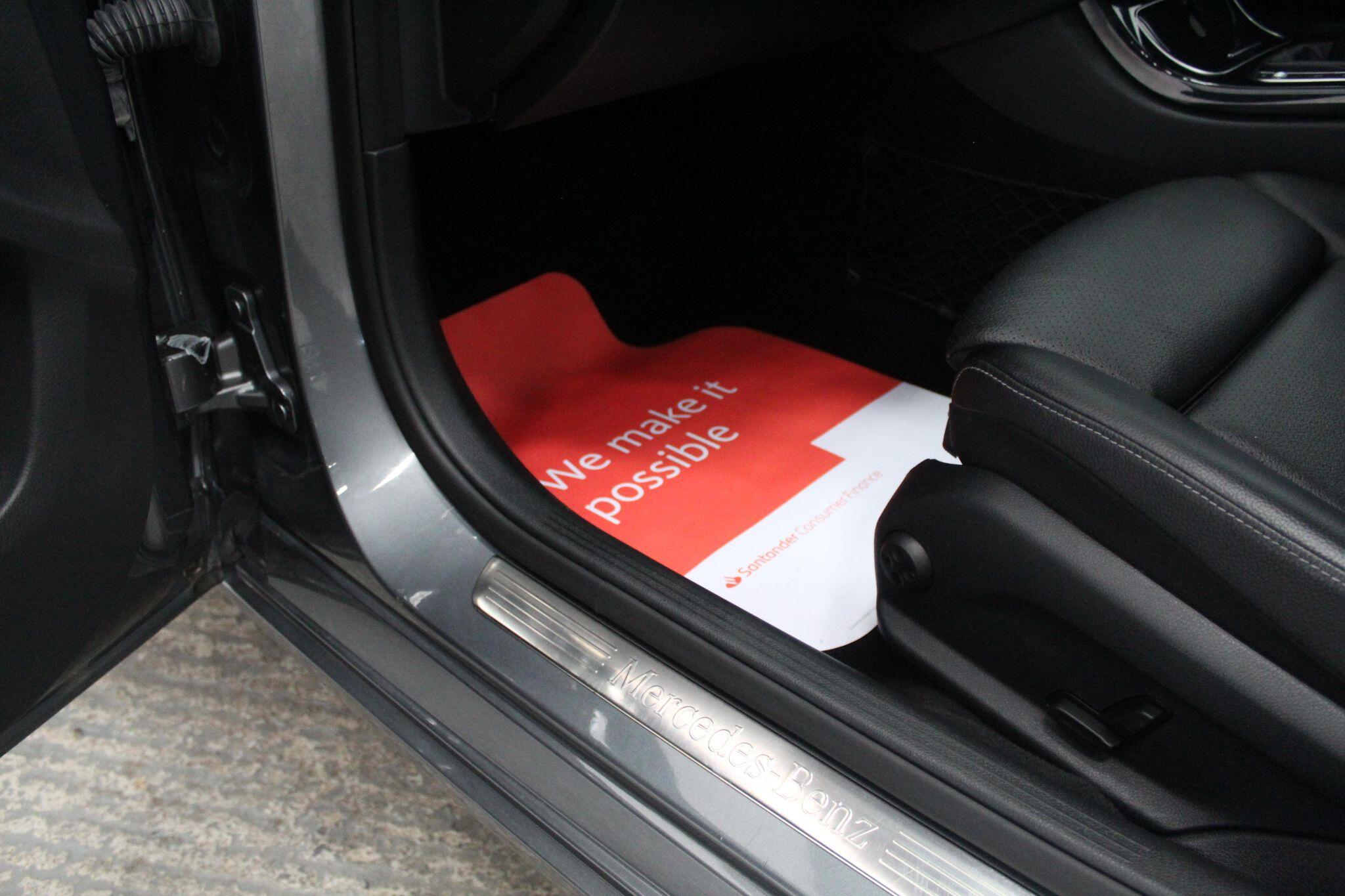 Mercedes-Benz C-Class view 31