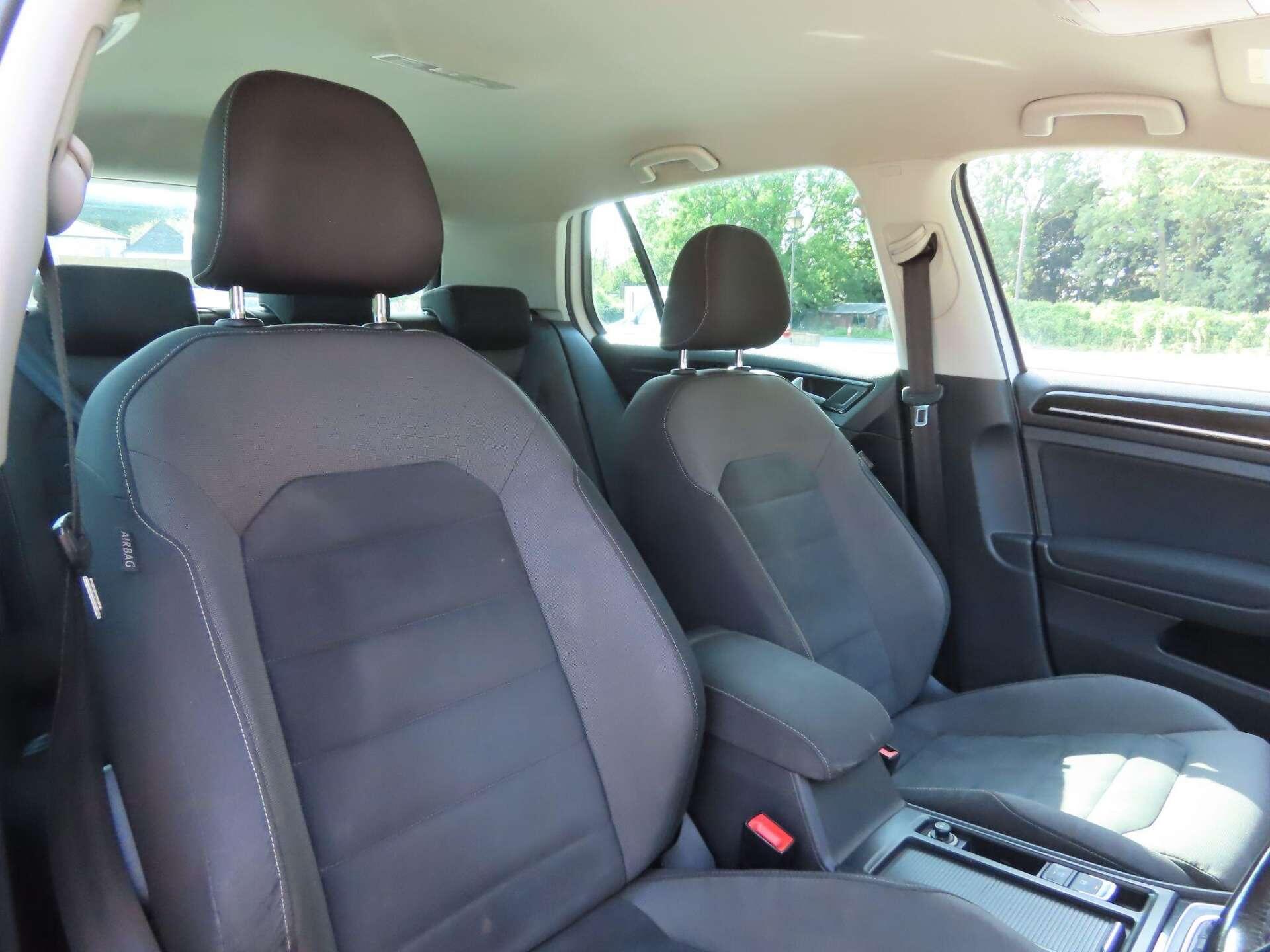 Volkswagen Golf view 8