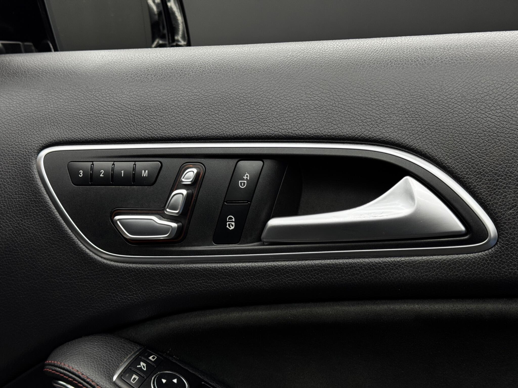 Mercedes-Benz GLA view 38