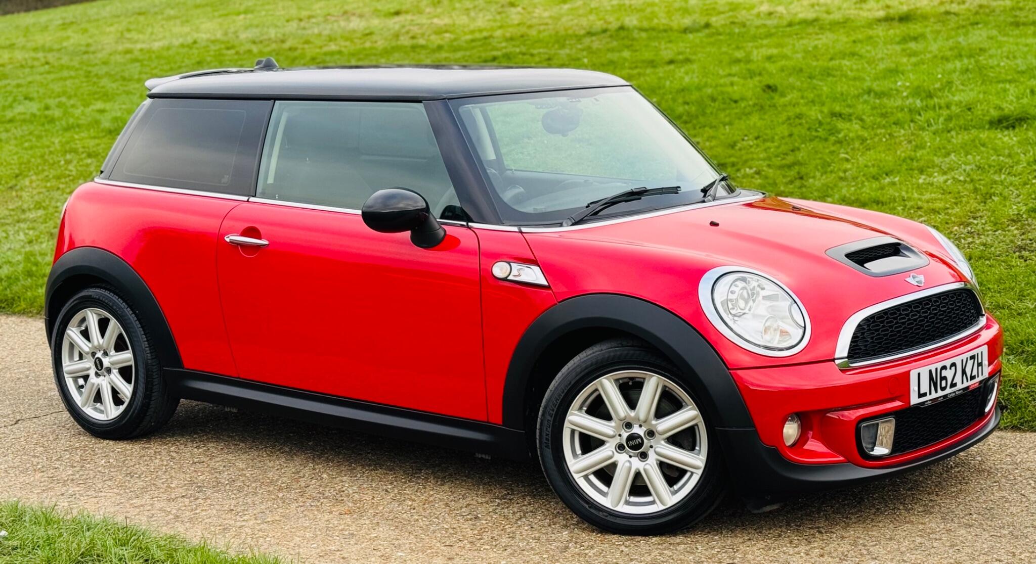 2013 MINI Hatch image 11