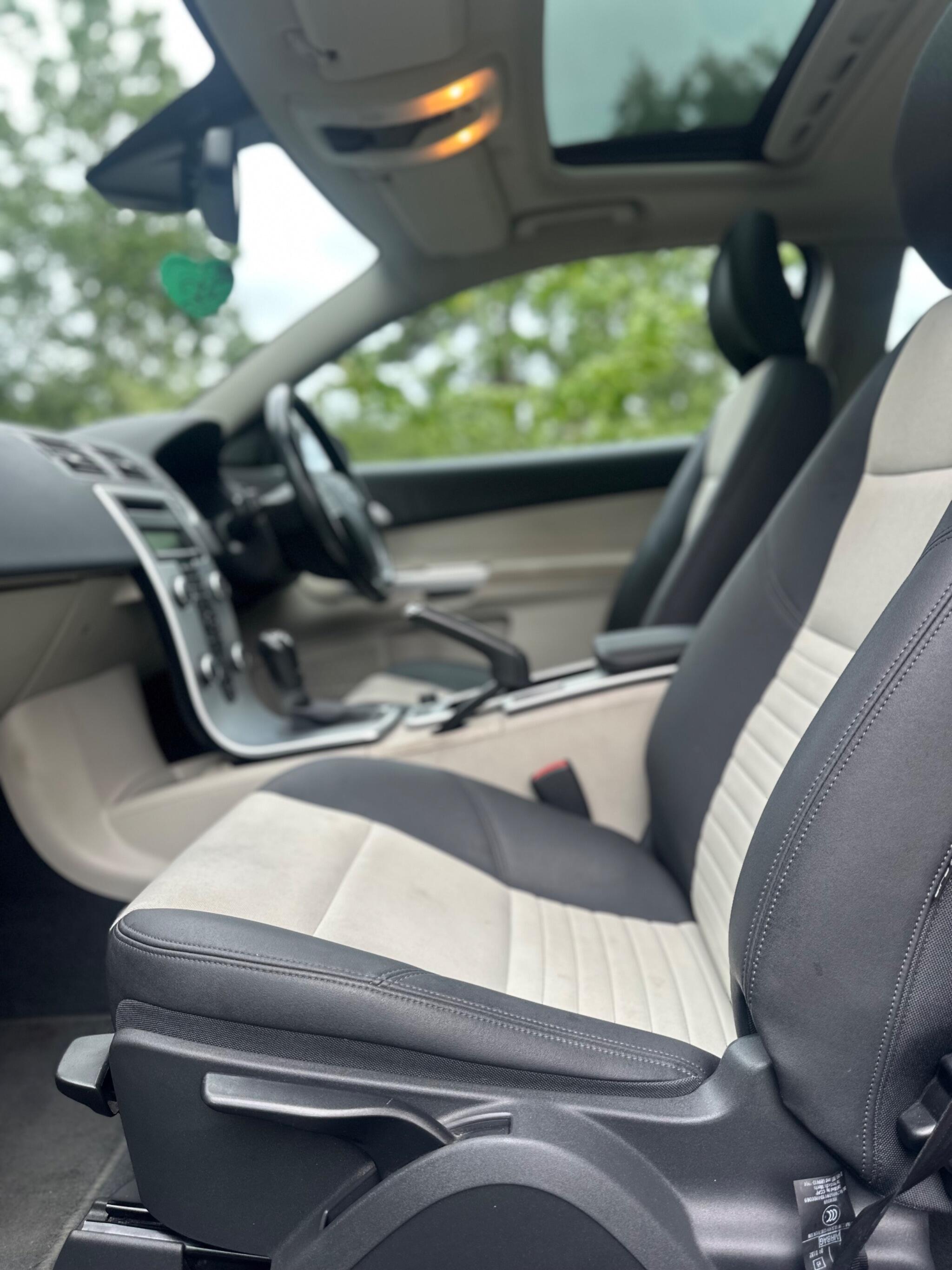 2010 Volvo C30 image 14