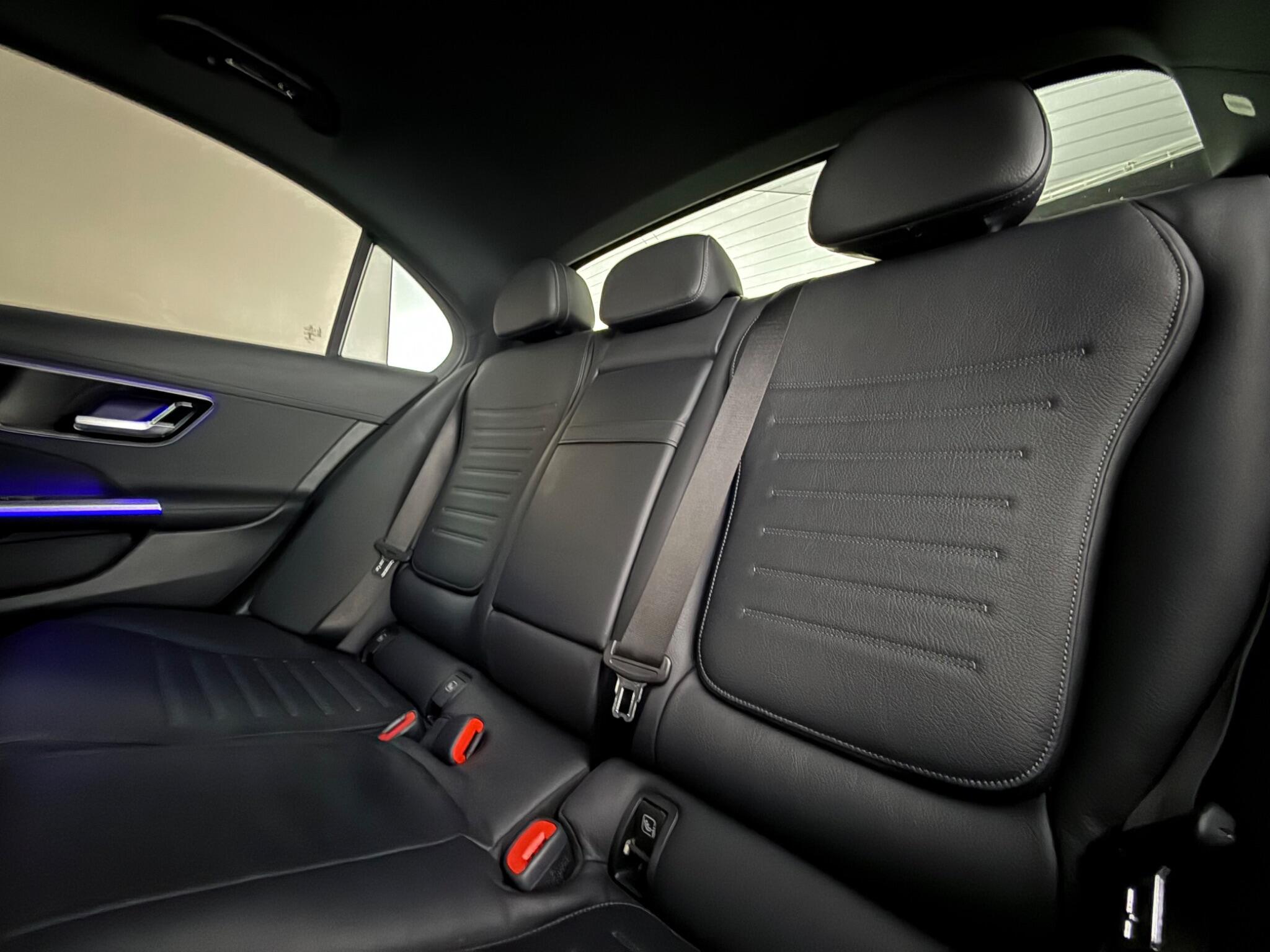Mercedes-Benz C-Class view 37