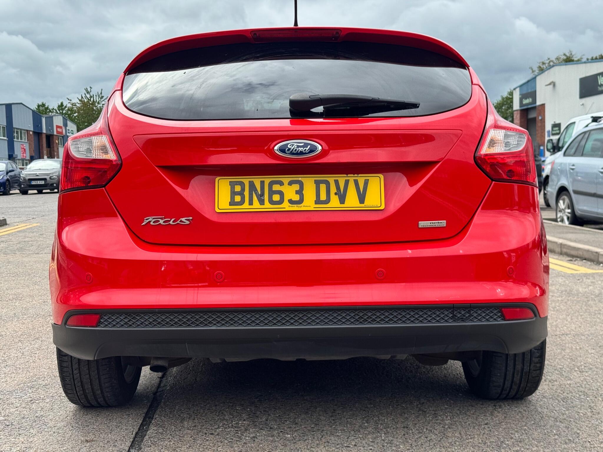 Ford Focus view 14