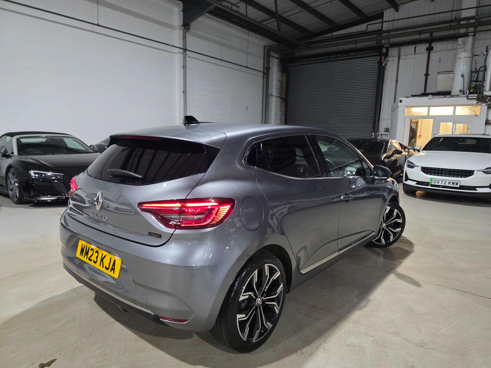 Renault Clio view 24
