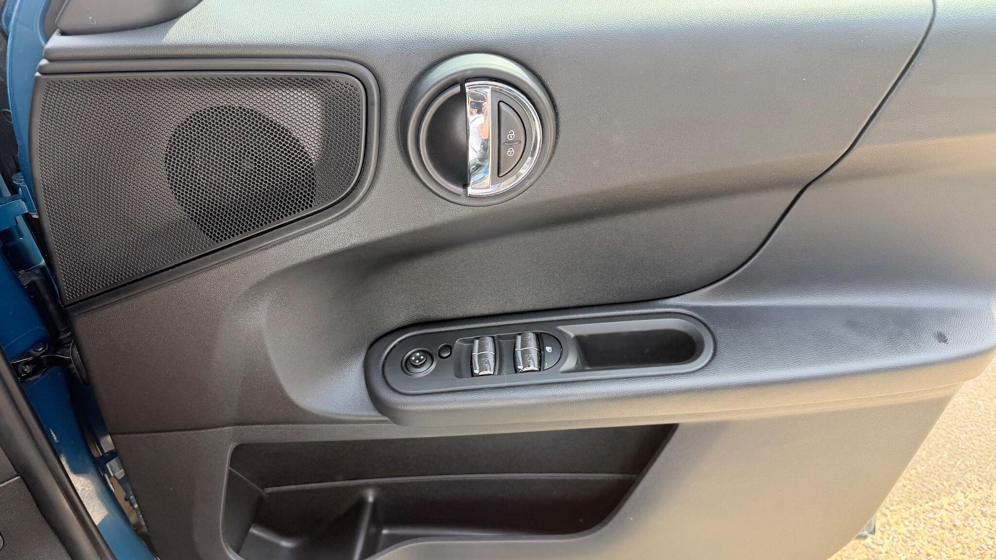 Mini Countryman view 68