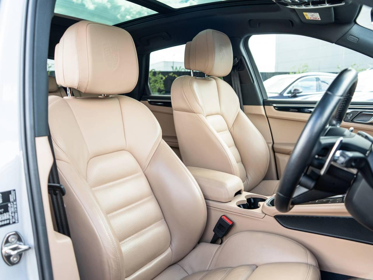 Porsche Macan view 5