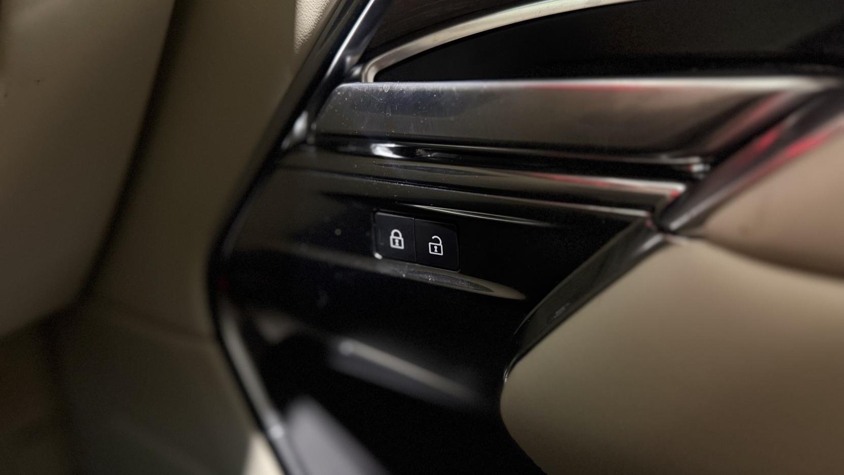 Land Rover Range Rover view 23