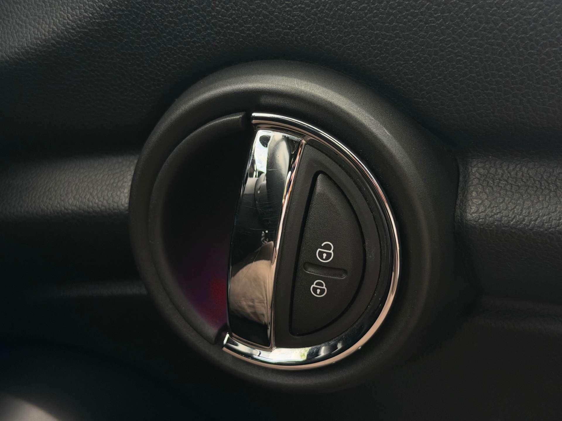 Mini Hatch view 33