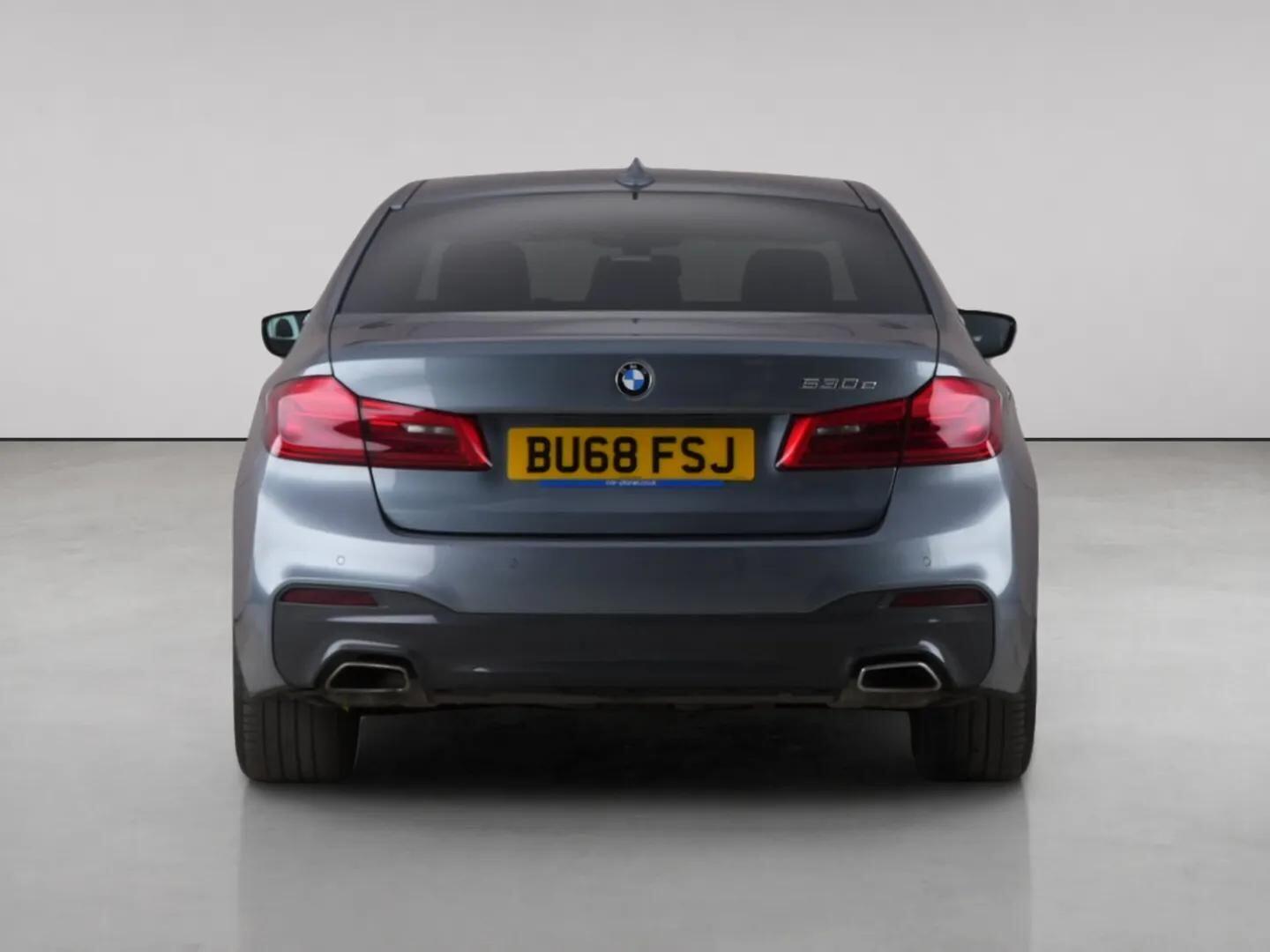 BMW 5 Series view 6