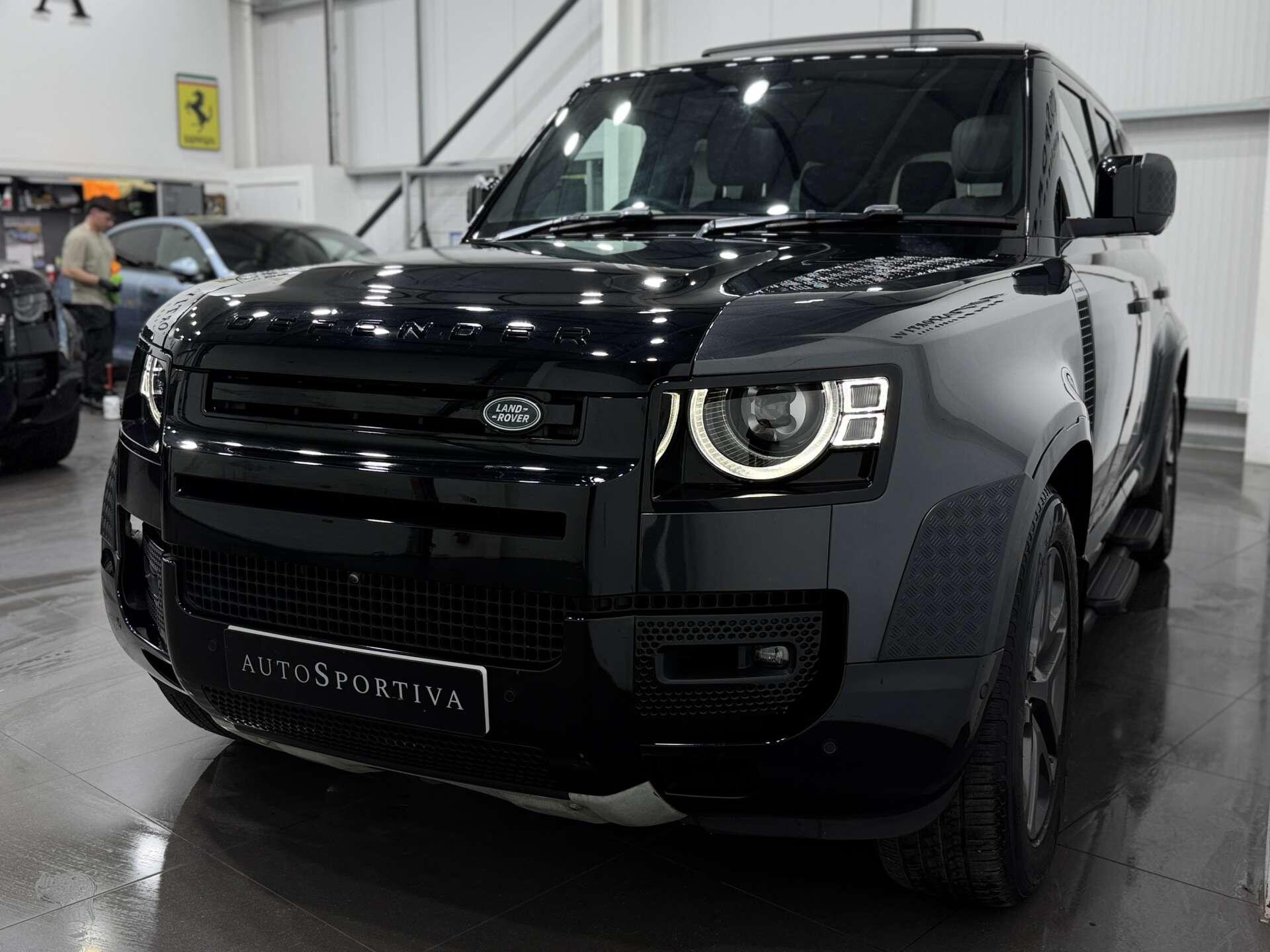 Land Rover Defender view 9