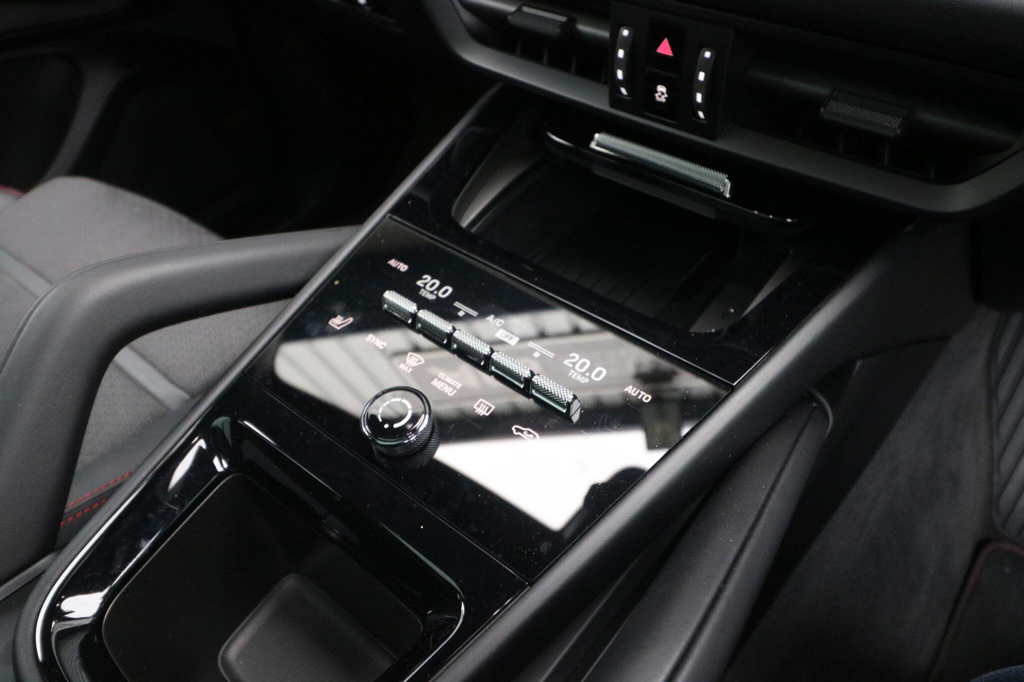 Porsche Cayenne view 31