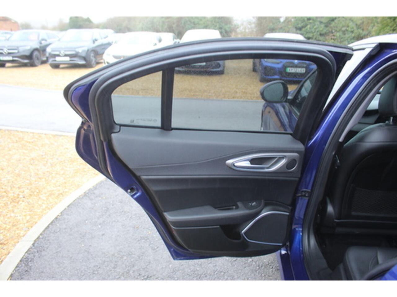 Alfa Romeo Giulia view 43