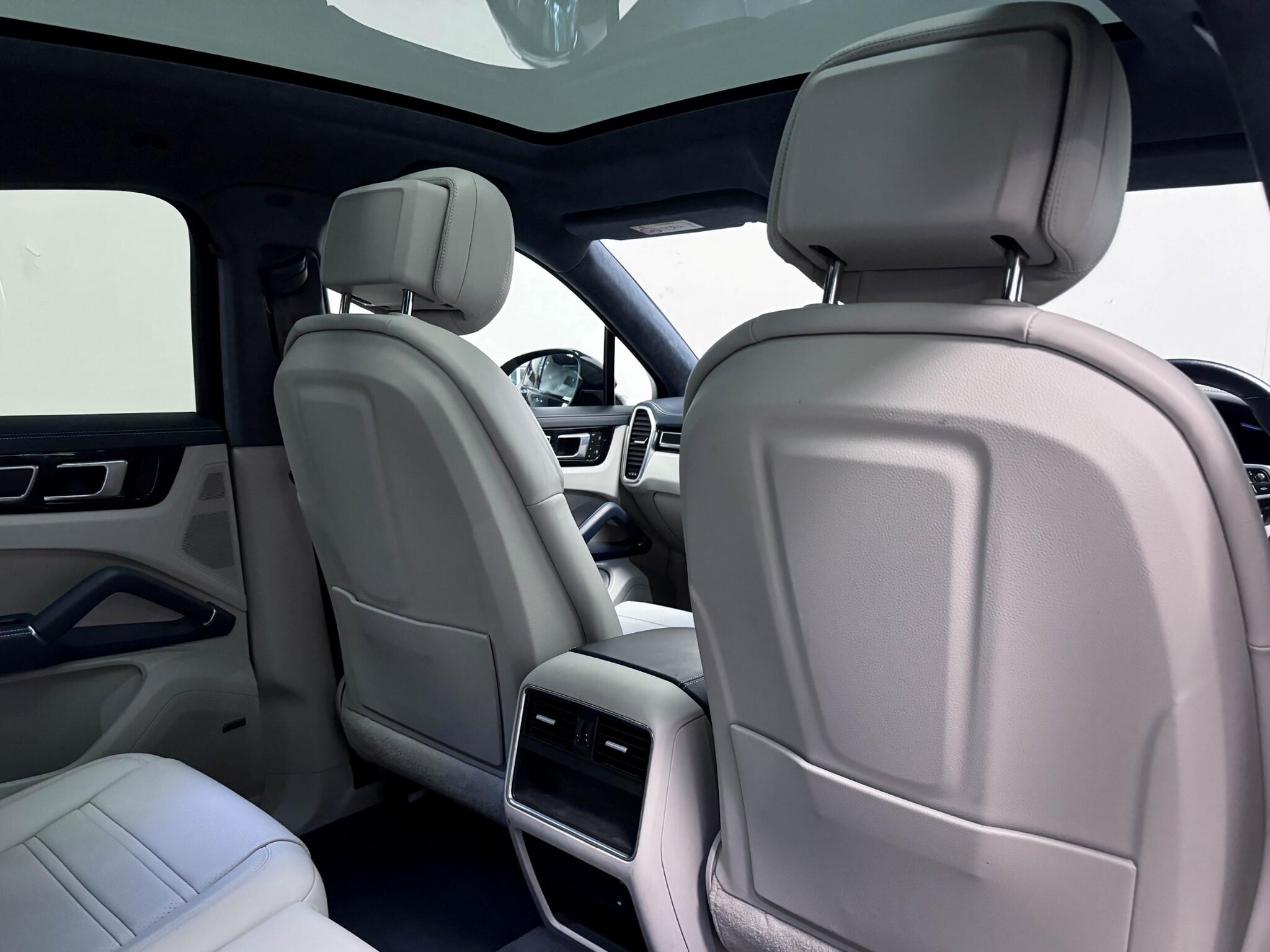 Porsche Cayenne view 12