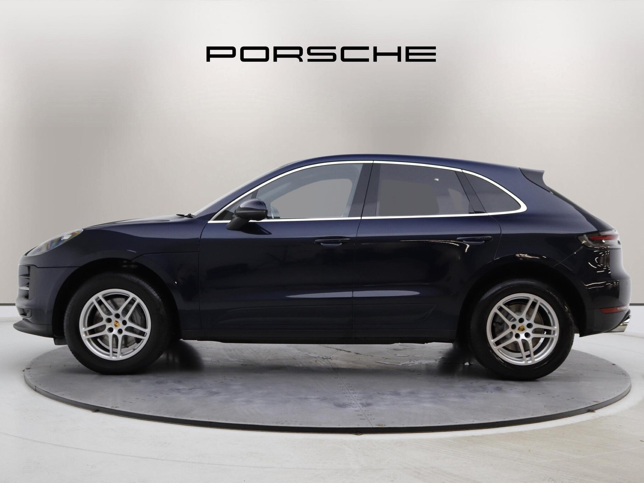 Porsche Macan view 4