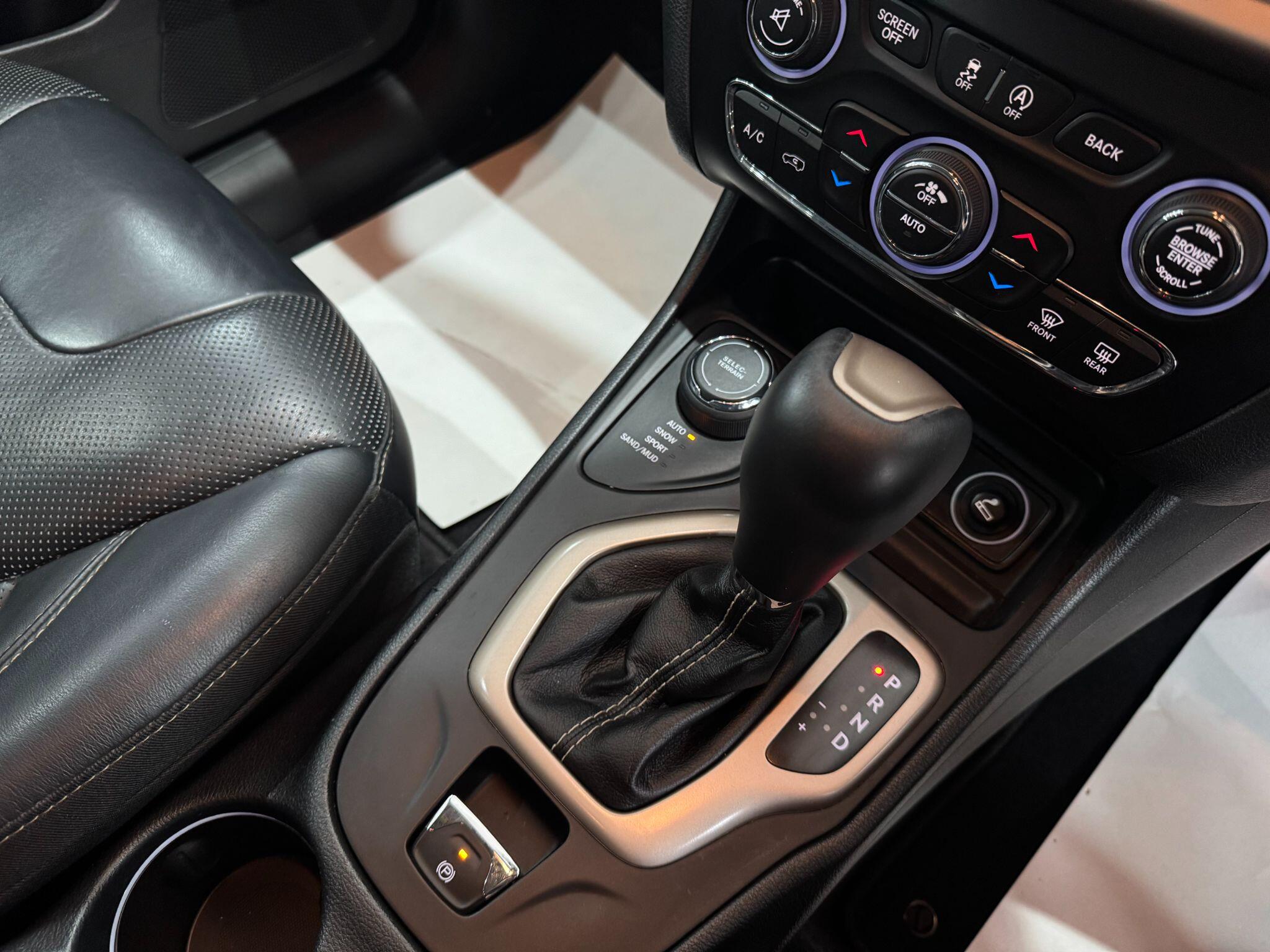 Jeep Cherokee view 48