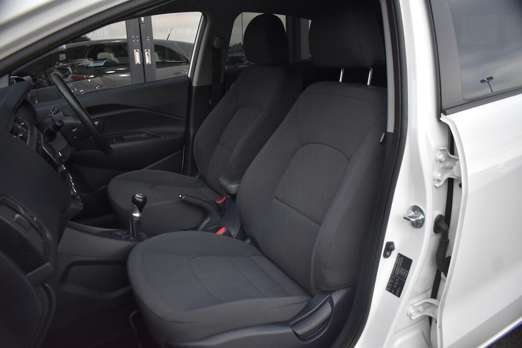 Kia Rio view 12