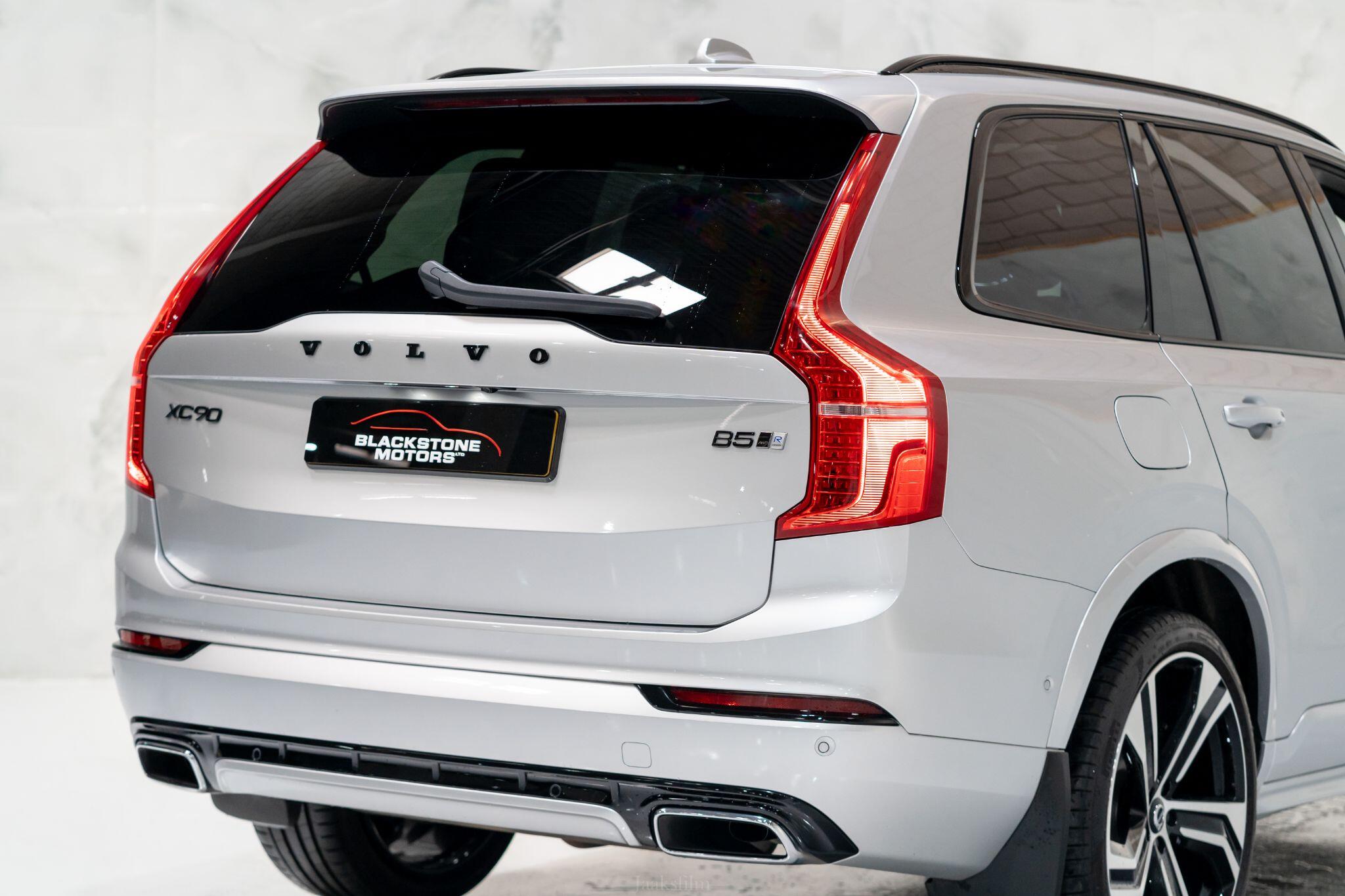 Volvo XC90 view 9