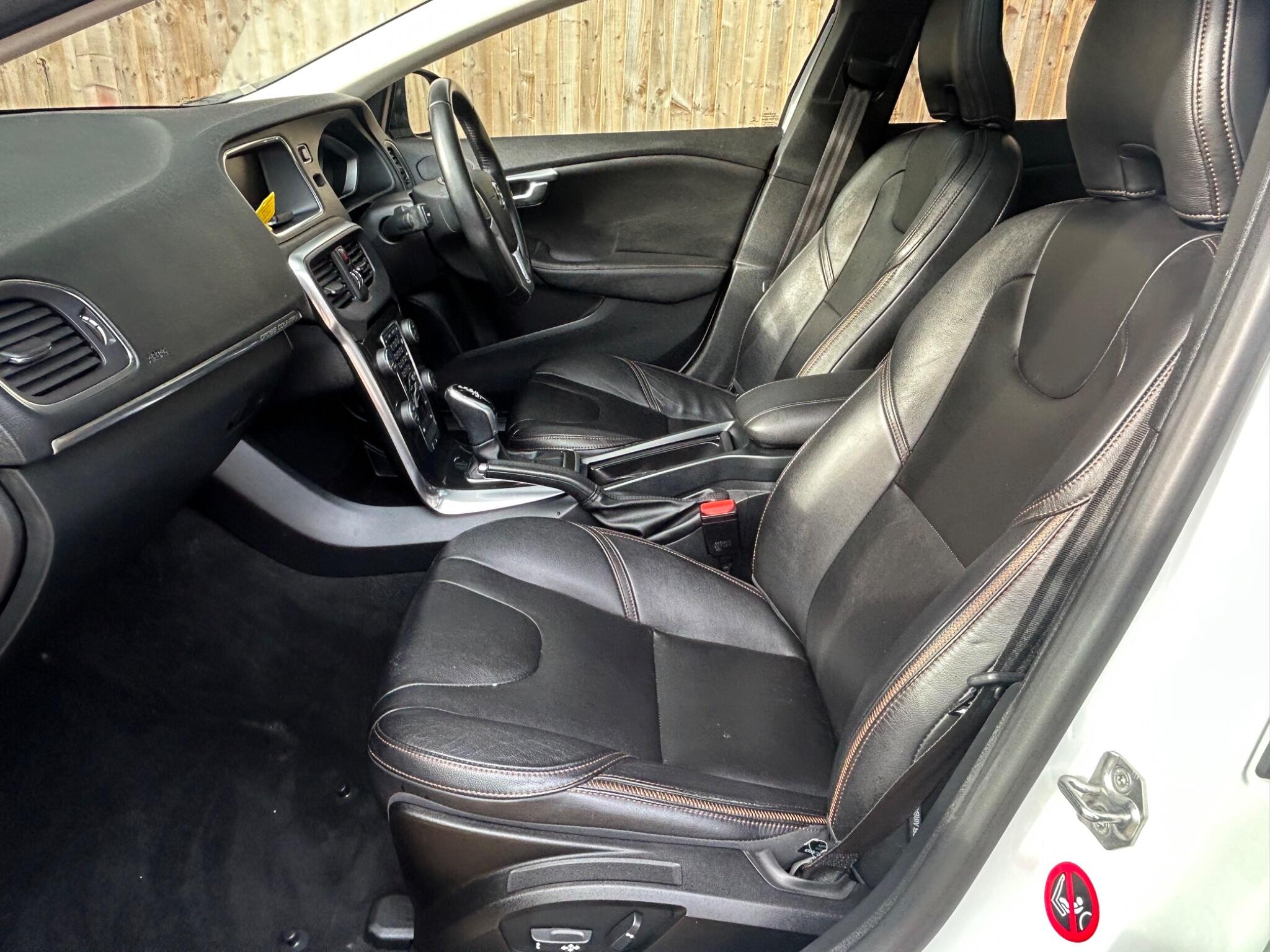 Volvo V40 Cross Country view 38