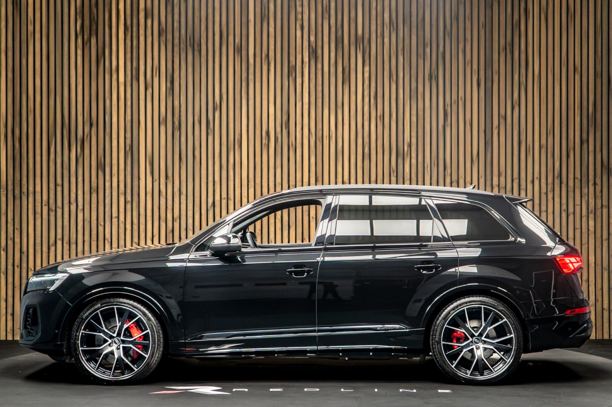 Audi SQ7 view 7