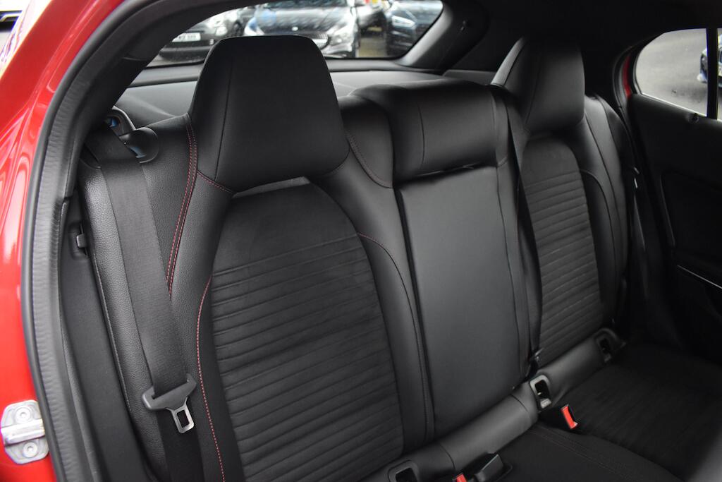 Mercedes-Benz Gla view 33