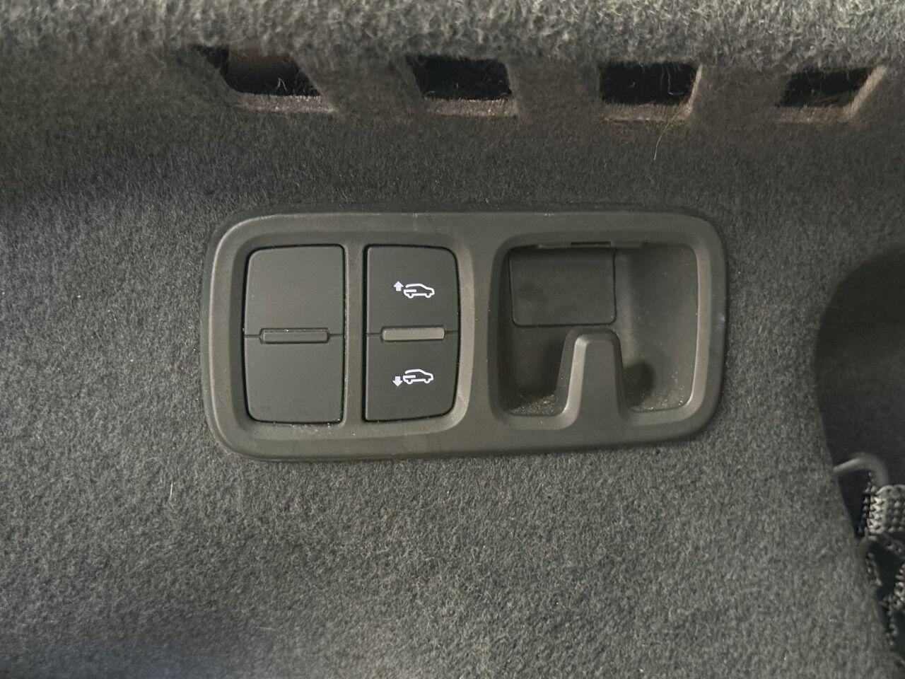 Audi Q8 view 19