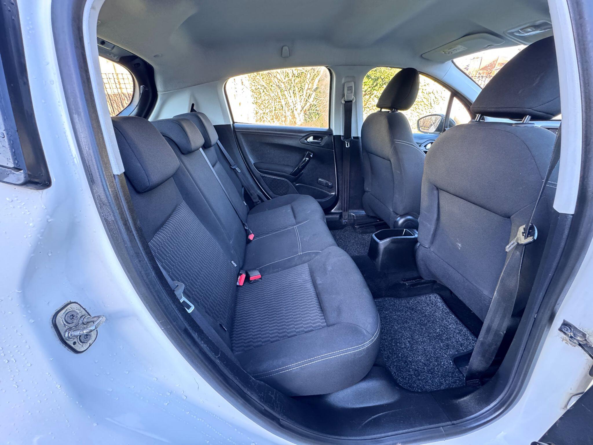 2016 Peugeot 208 image 20