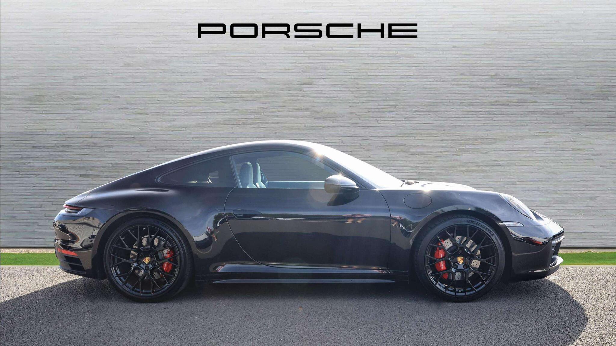 Porsche 911 view 5
