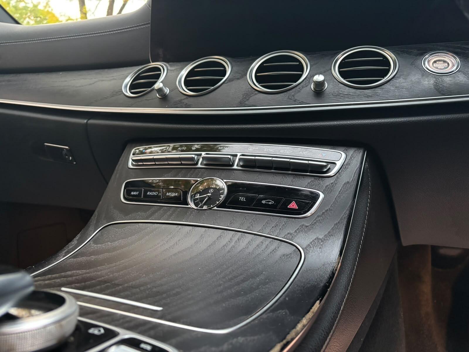 Mercedes-Benz E-Class view 27