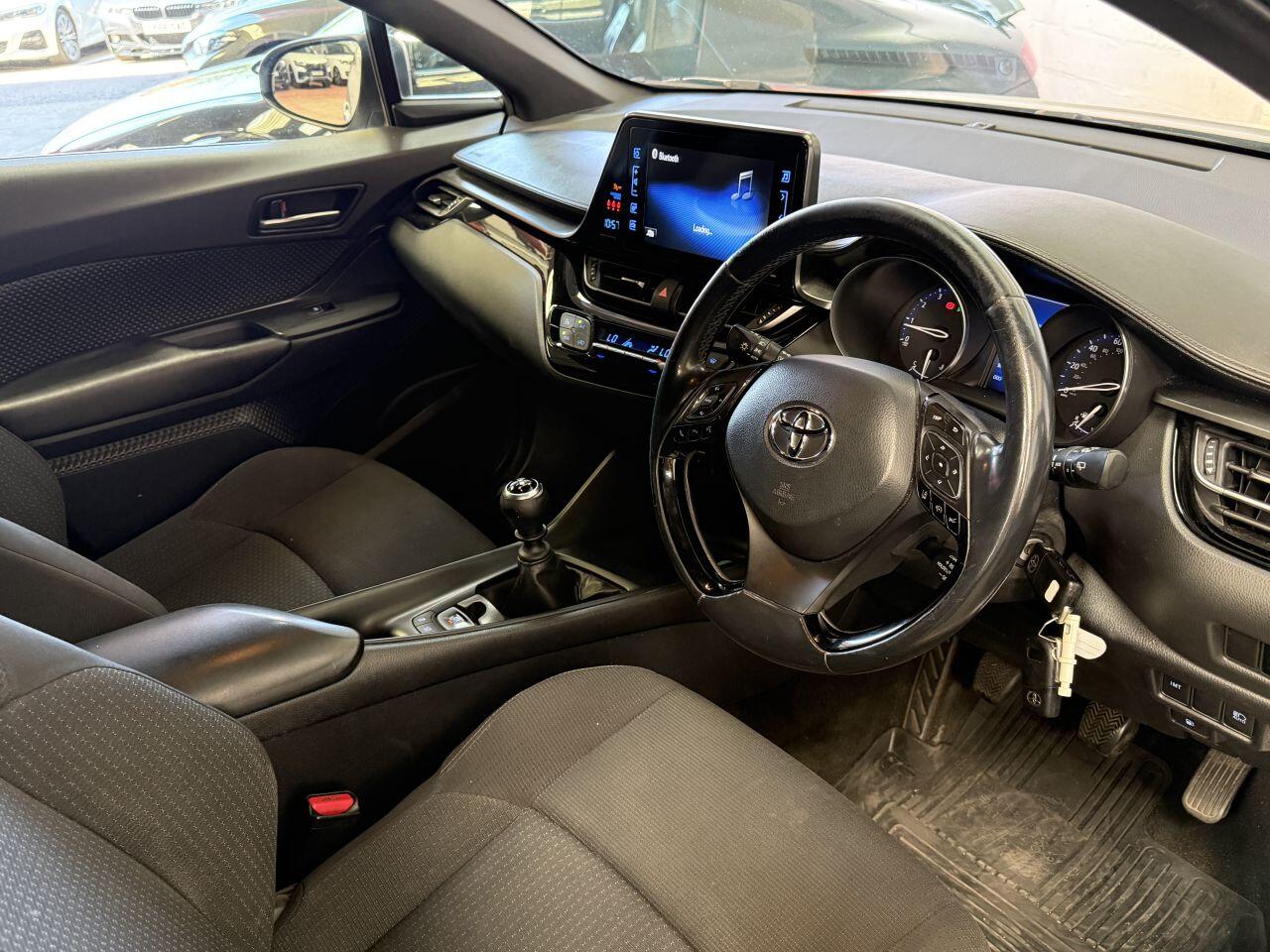 Toyota C-HR view 32