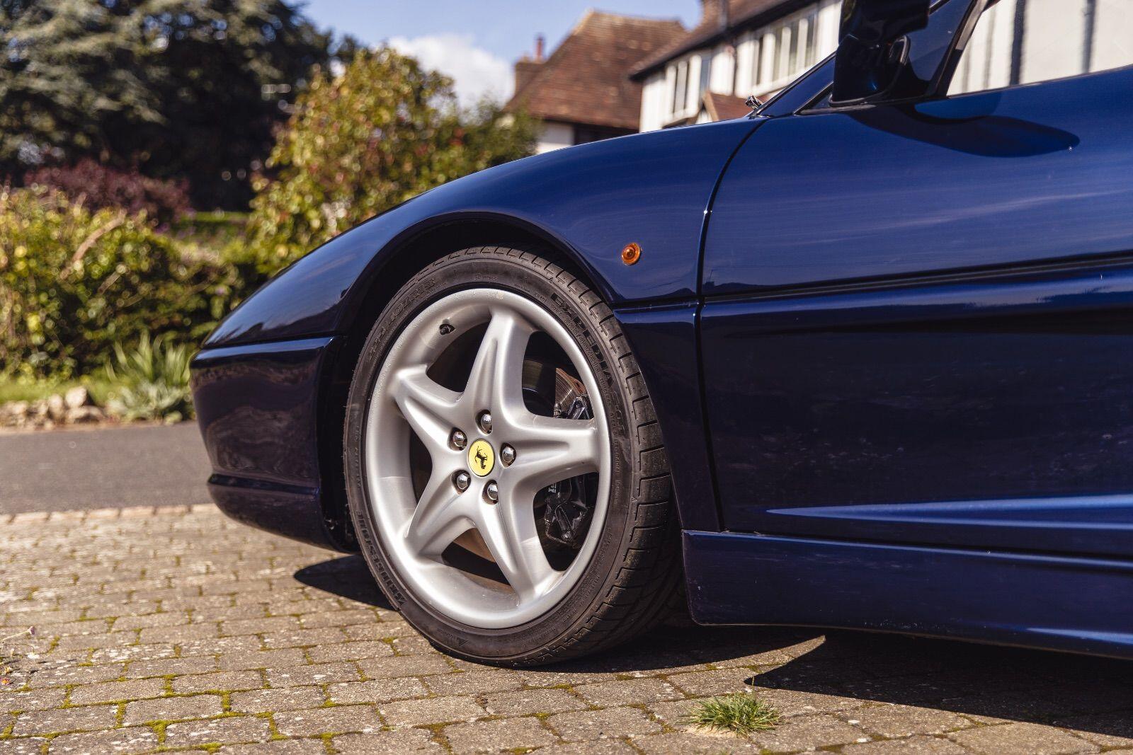 Ferrari F355 view 31